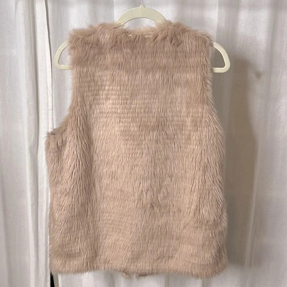 KENAR Pale Pink Faux Fur Vest with Pockets Fully Lined, Size L - Picture 6 of 9